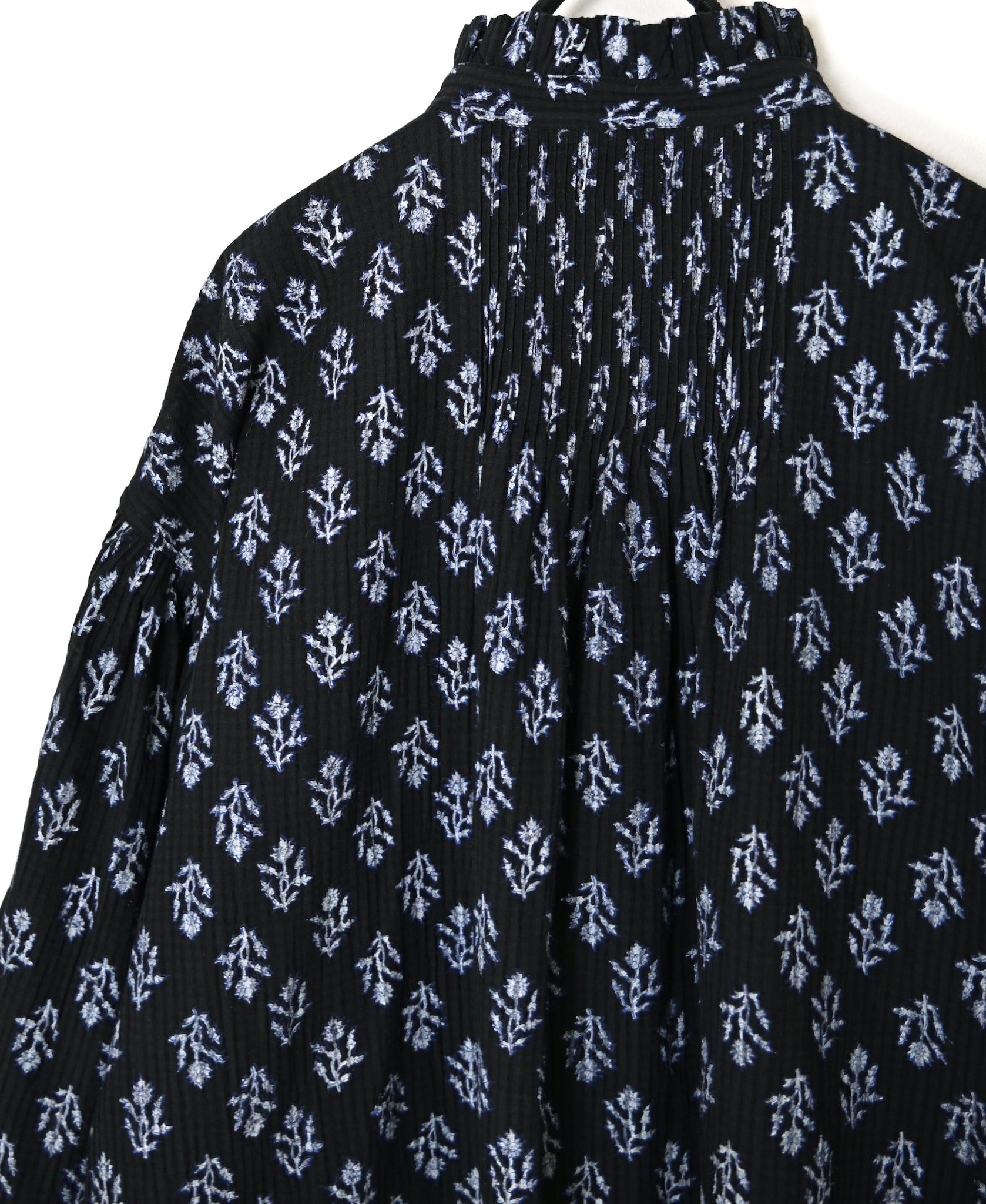 NMDS26611 80s ORGANIC SMALL CHECK MEDIUM FLOWER BLOCK PRINT FRILL COLLAR SHIRT WITH MINI PINTUCK