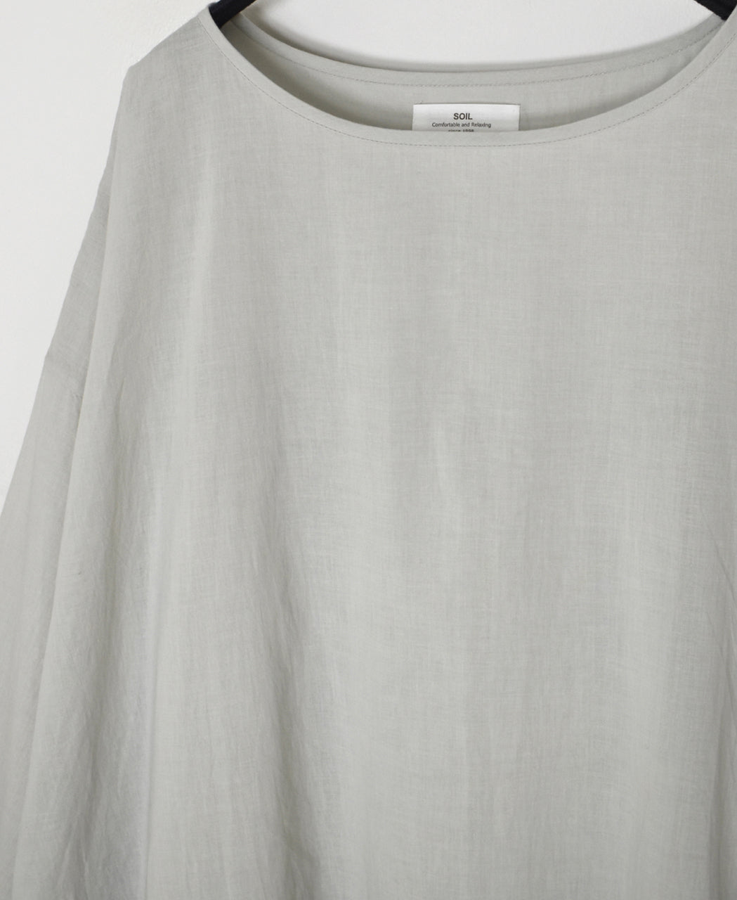 NSL26003 60s CAMBRIC PLAIN CREW-NECK BACK SIDE GATHERED DRESS WITH LINING